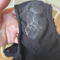 膣内の愛液を掻き出して塗ったパンティ